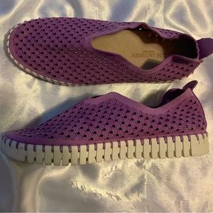 Stretchy flats. Size 7. Bought from Coldwater Creek. Worn once.